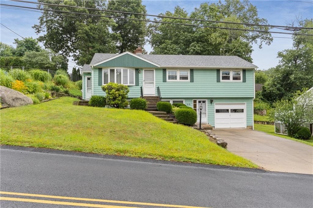 Property Photo:  33 Grandview Dr  RI 02893 