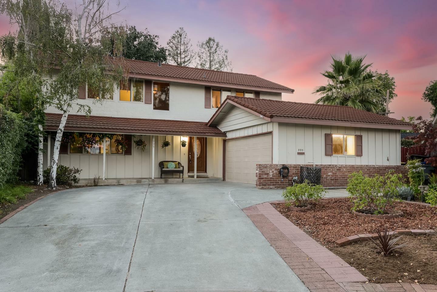 Property Photo:  995 Tulip Court  CA 94086 