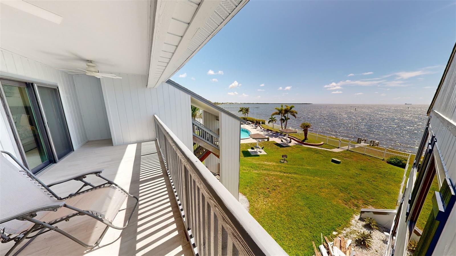 Property Photo:  812 Bahia Del Sol Drive B  FL 33570 