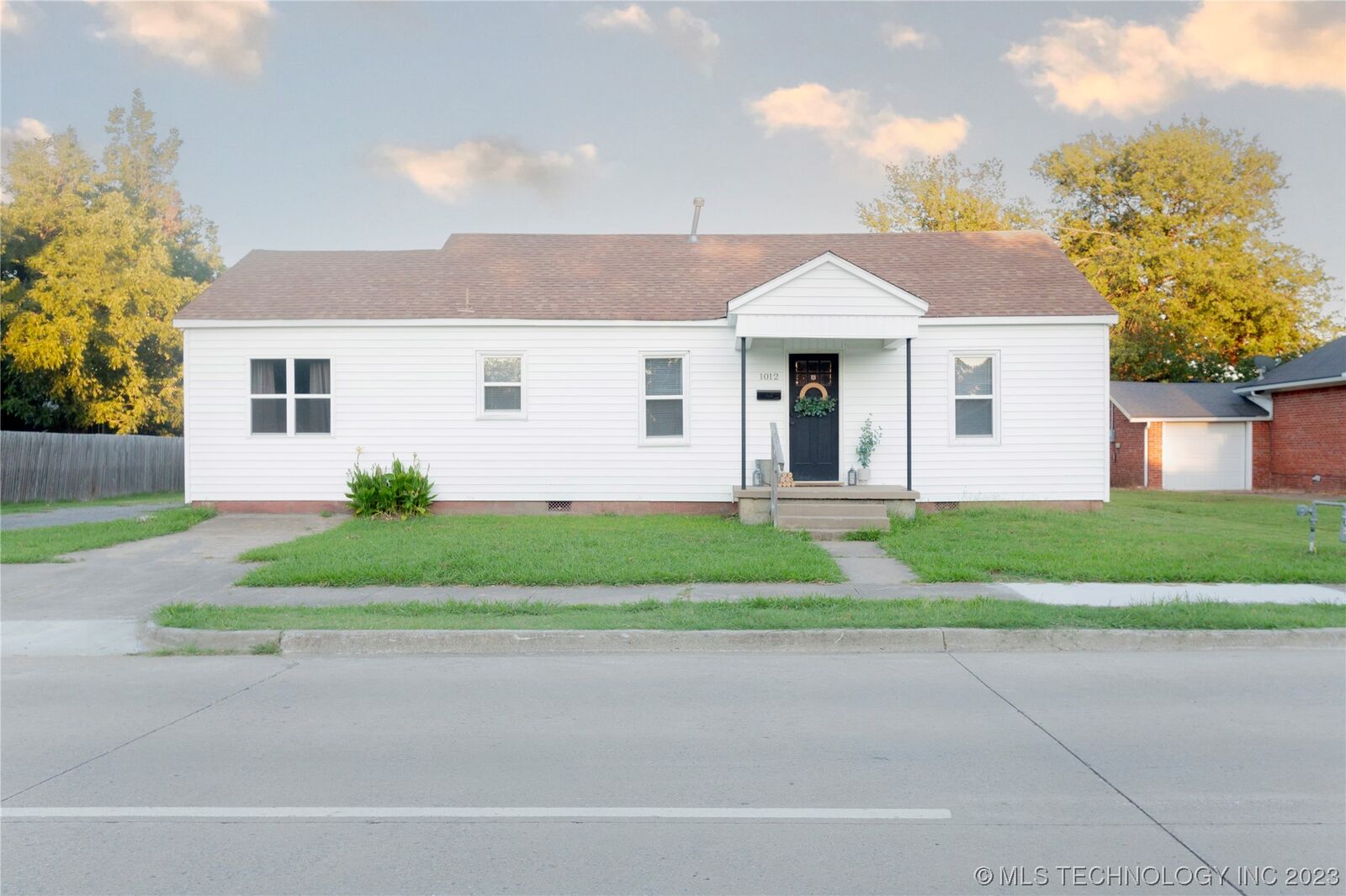 Property Photo:  1012 S Strong  OK 74501 