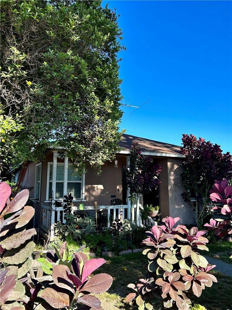 Property Photo: 3560 Baltic Avenue CA 90810