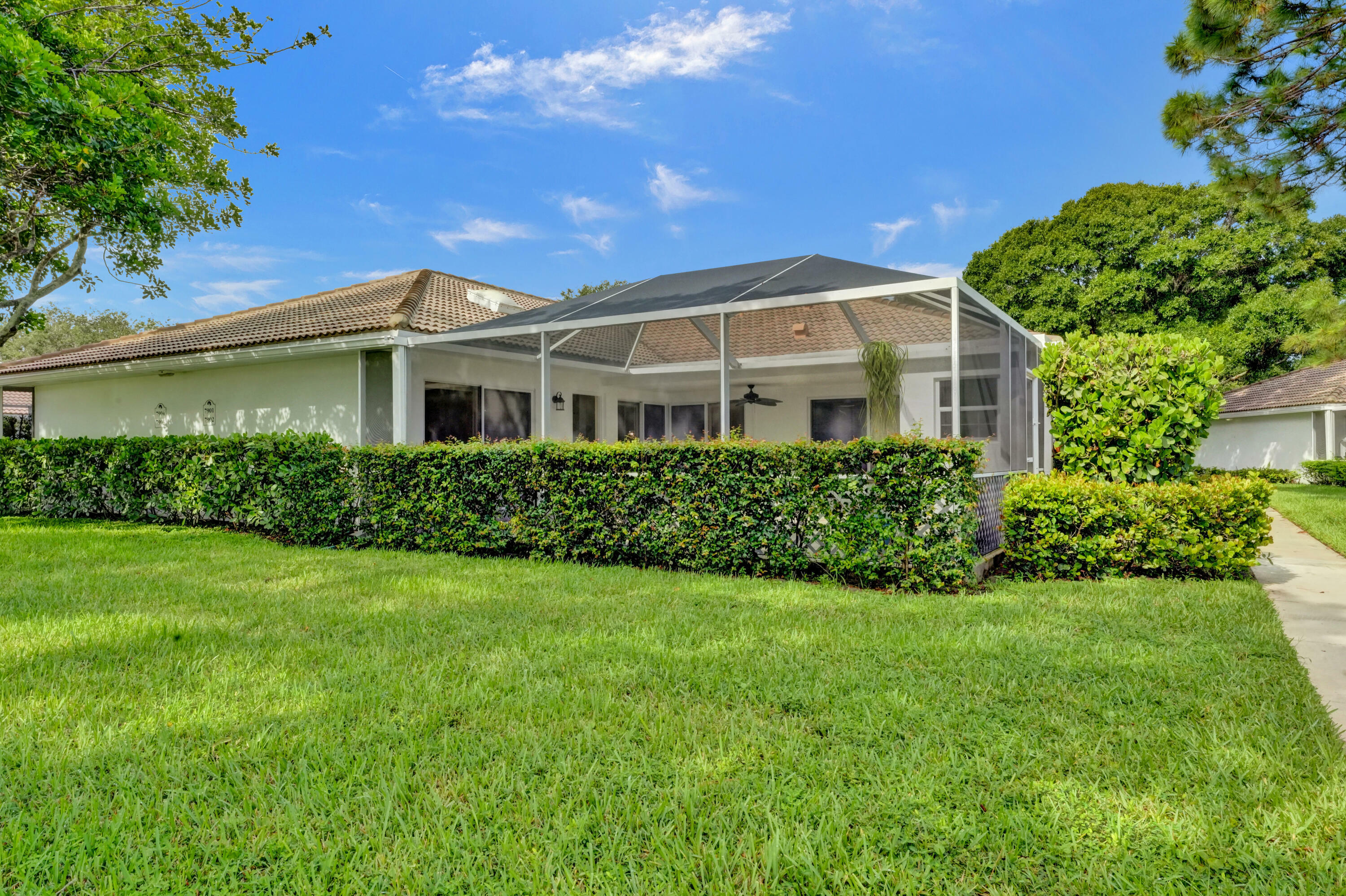 Property Photo:  7902 Chapman Oak Court  FL 33410 