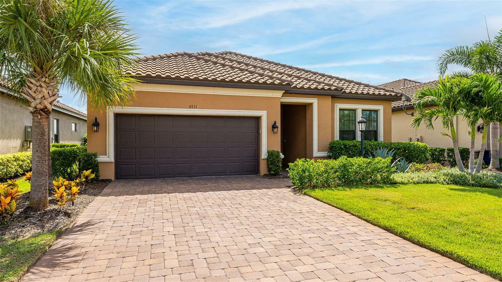 Property Photo: 4511 Terrazza Court FL 34211
