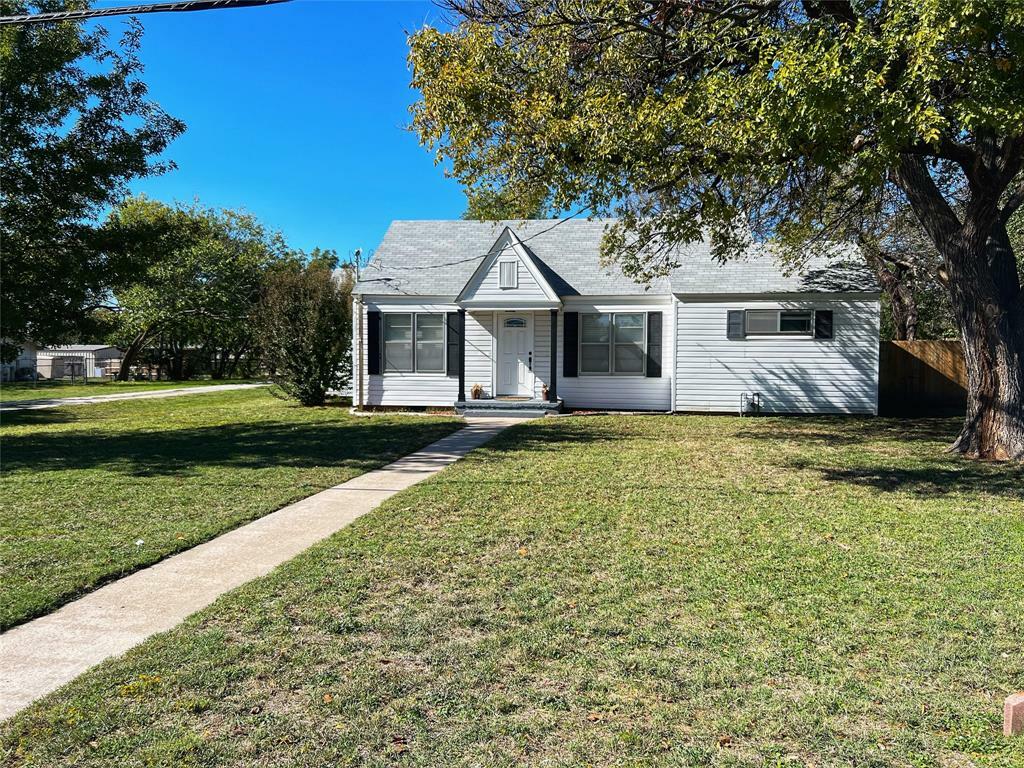 Property Photo:  518 Montague Street  TX 76255 