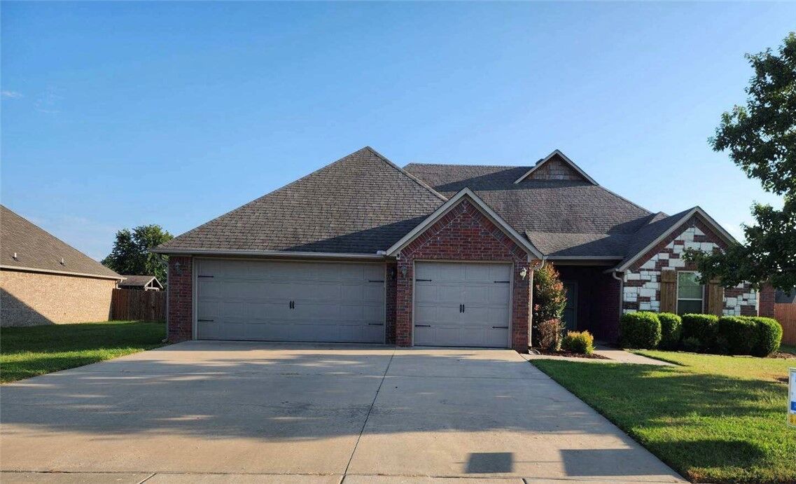 Property Photo:  3807 SW Roundstone Boulevard  AR 72713 