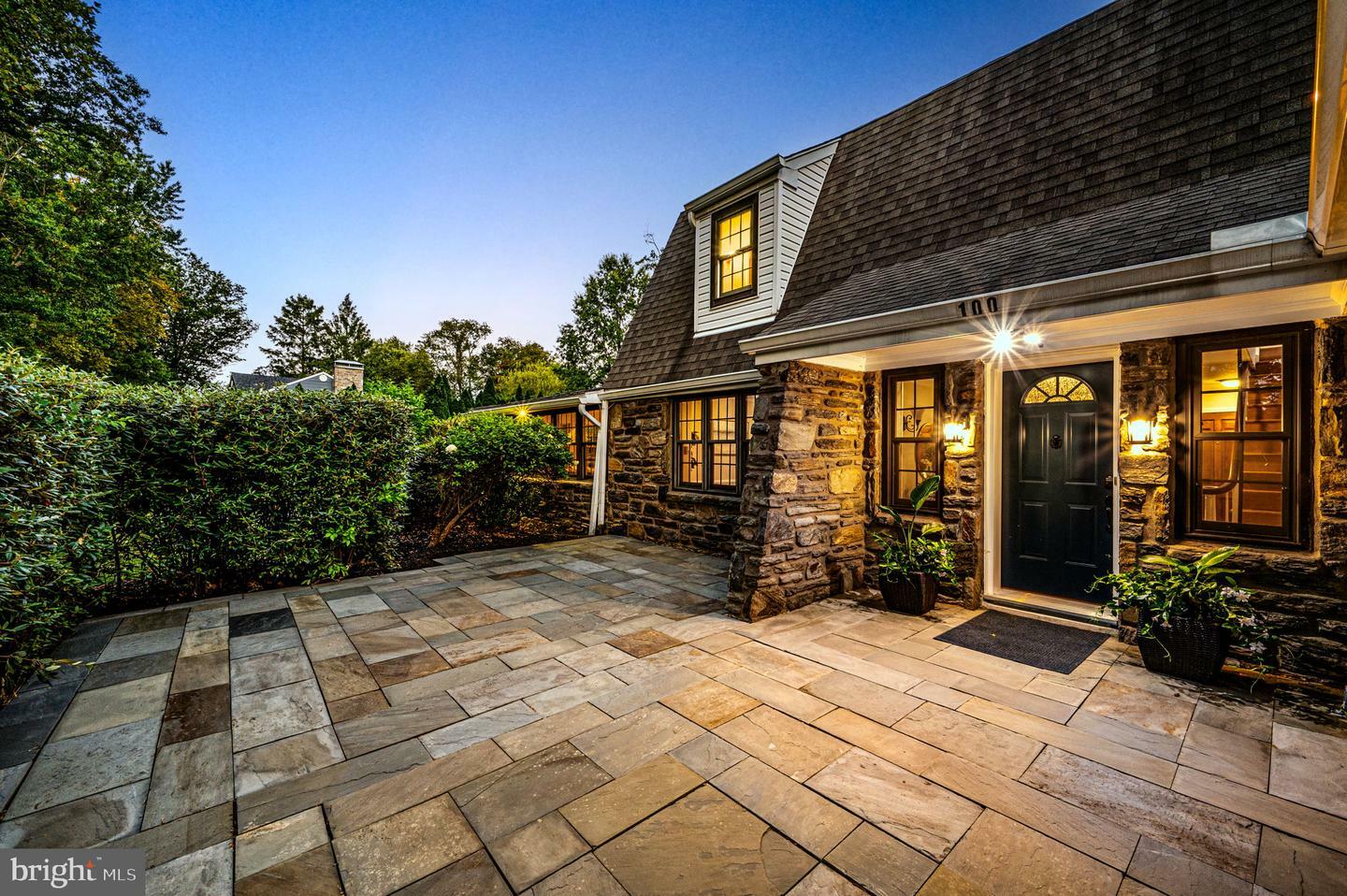 Property Photo: 100 Sycamore Lane PA 19086