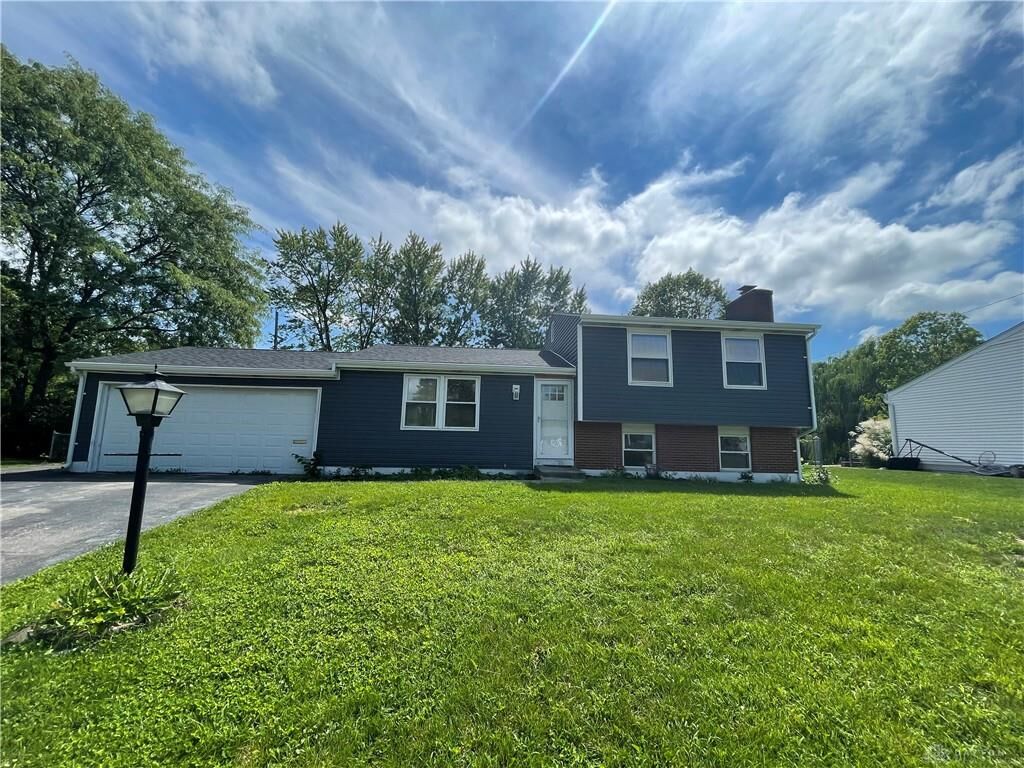 Property Photo: 806 McGraw Court OH 45322
