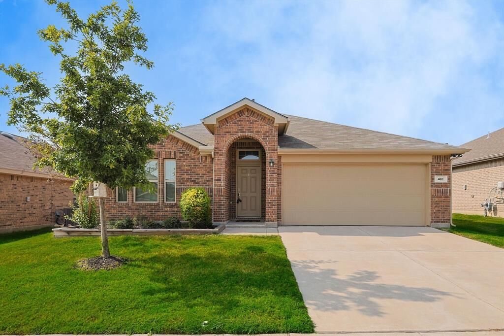 Property Photo:  461 Saguaro Drive  TX 76052 