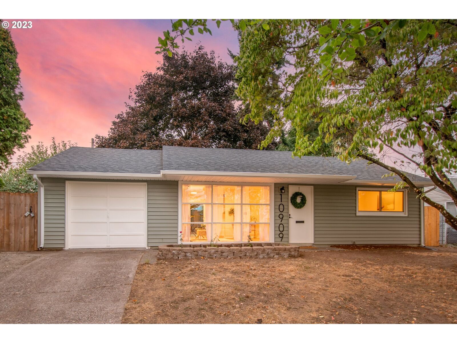 Property Photo: 10909 NE Brazee St OR 97220