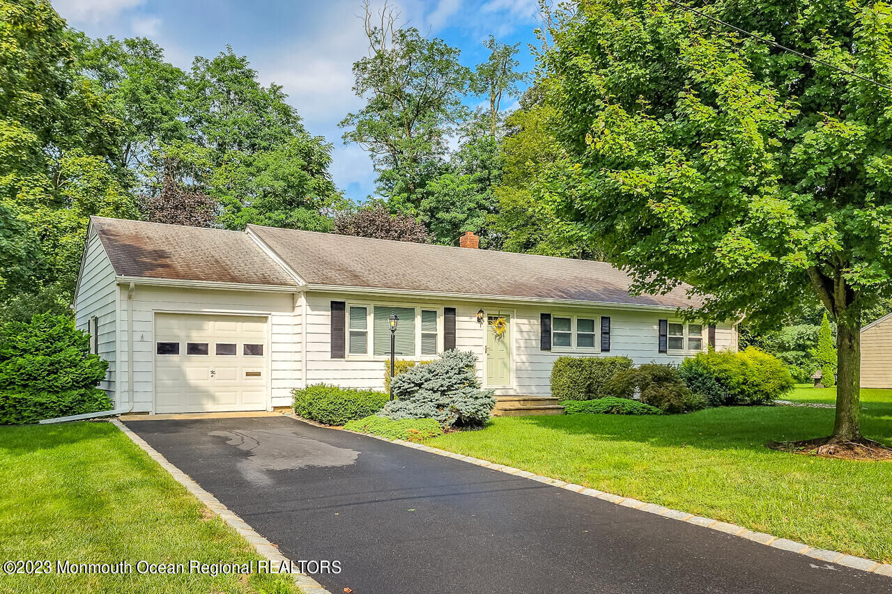 Property Photo:  15 Parkway Place  NJ 07701 