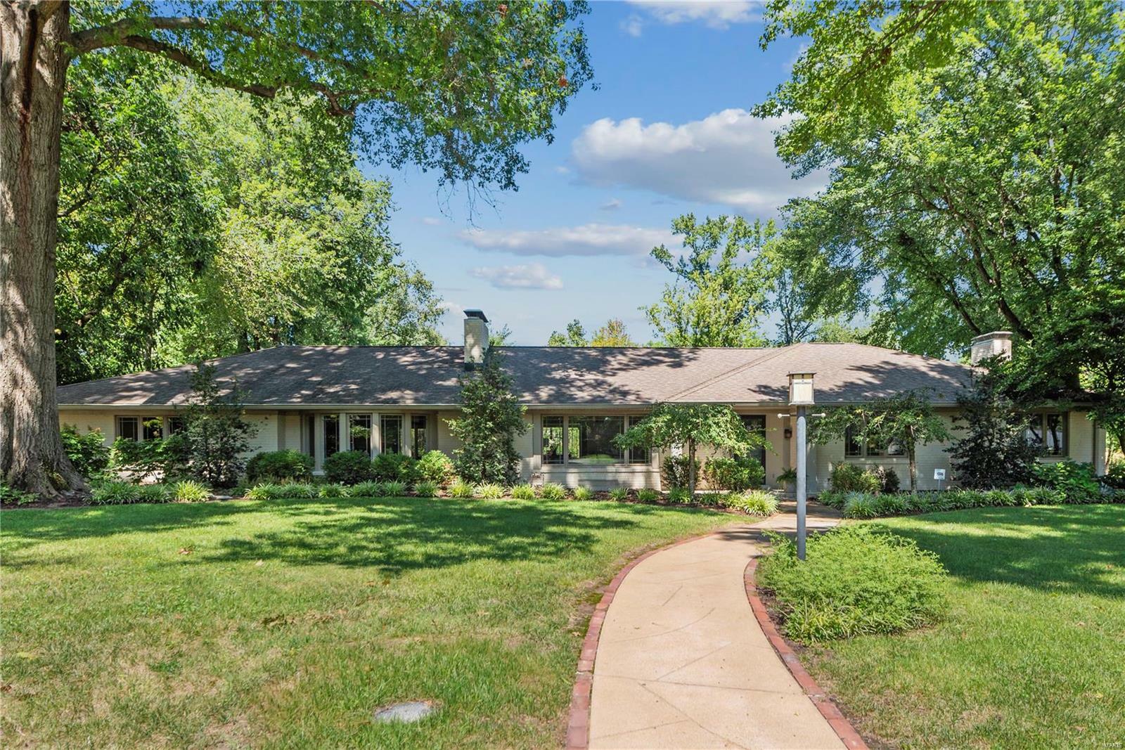 Property Photo: 49 Woodcrest Drive MO 63124