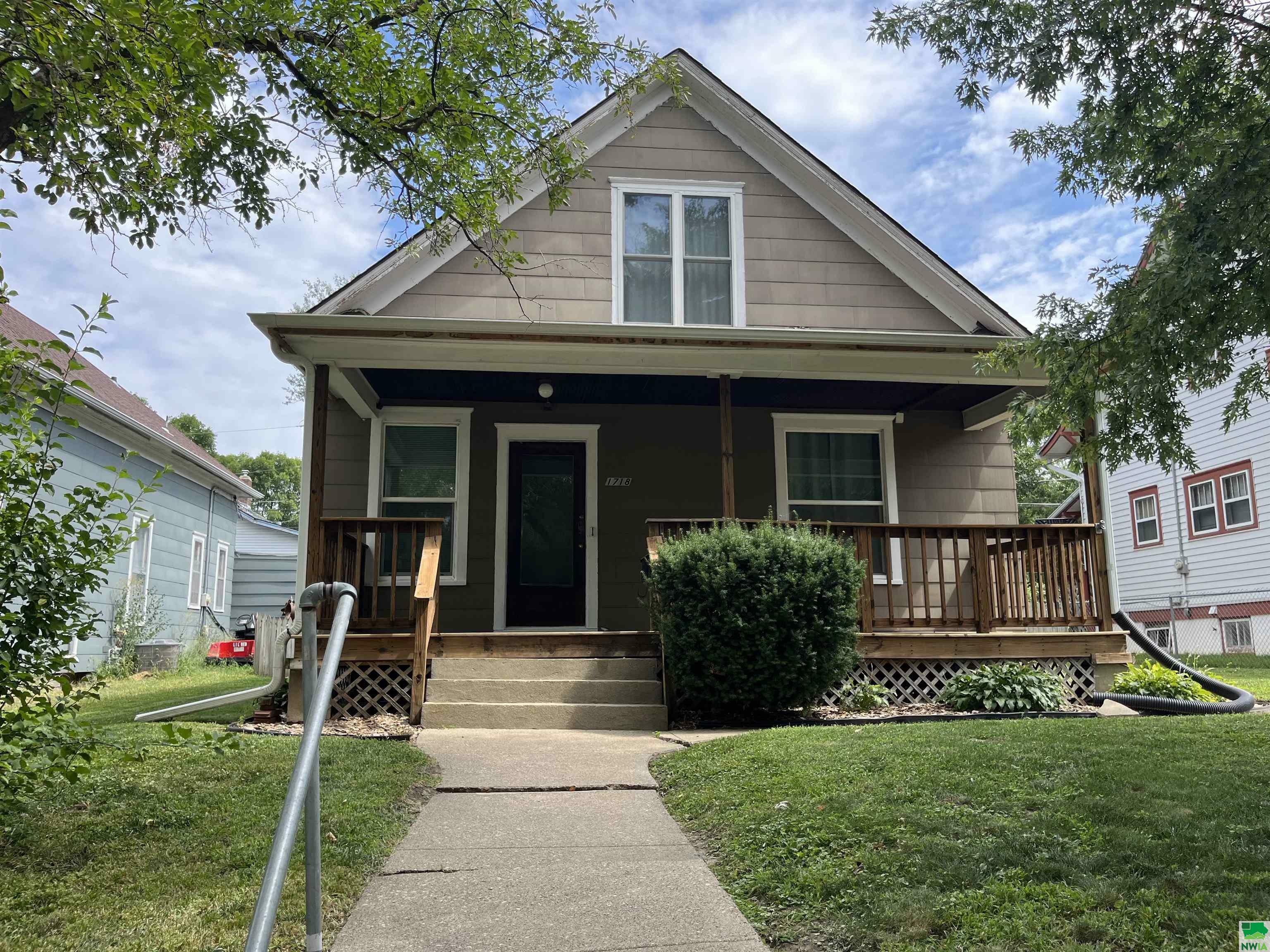 Property Photo:  1718 Ross Street  IA 51103 