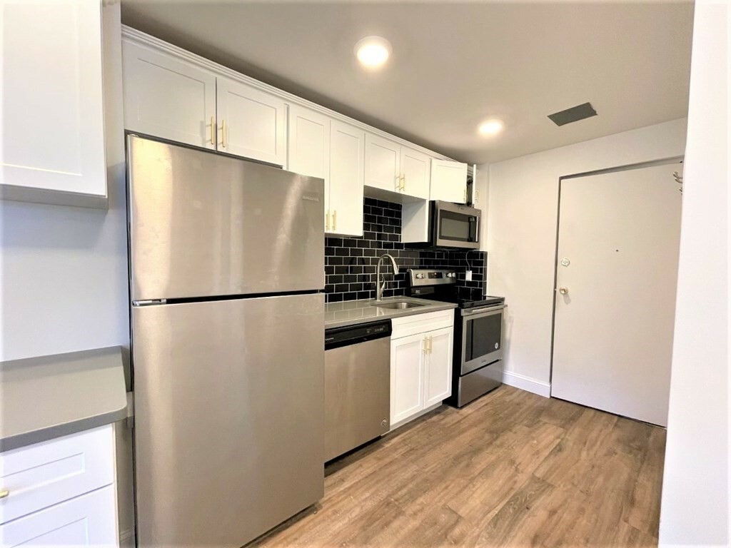 Property Photo: 625 Main Street 7 MA 01867