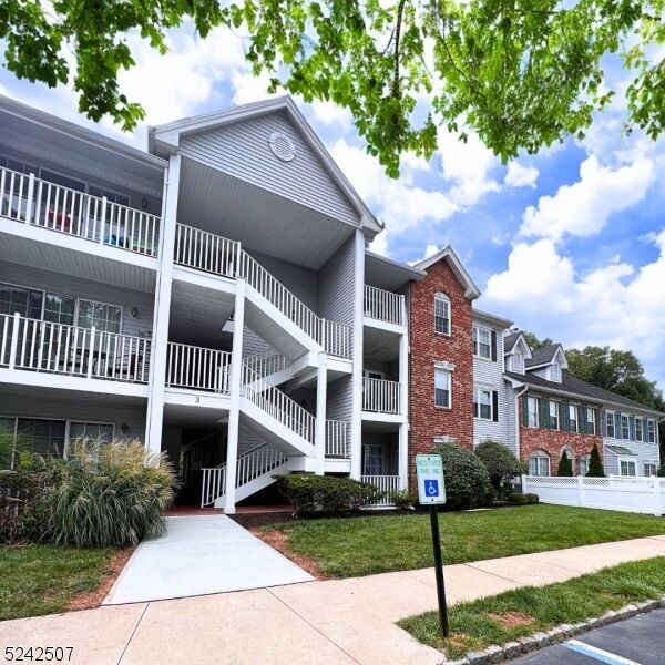 312 Red Crest Ln  Branchburg Twp. NJ 08876 photo