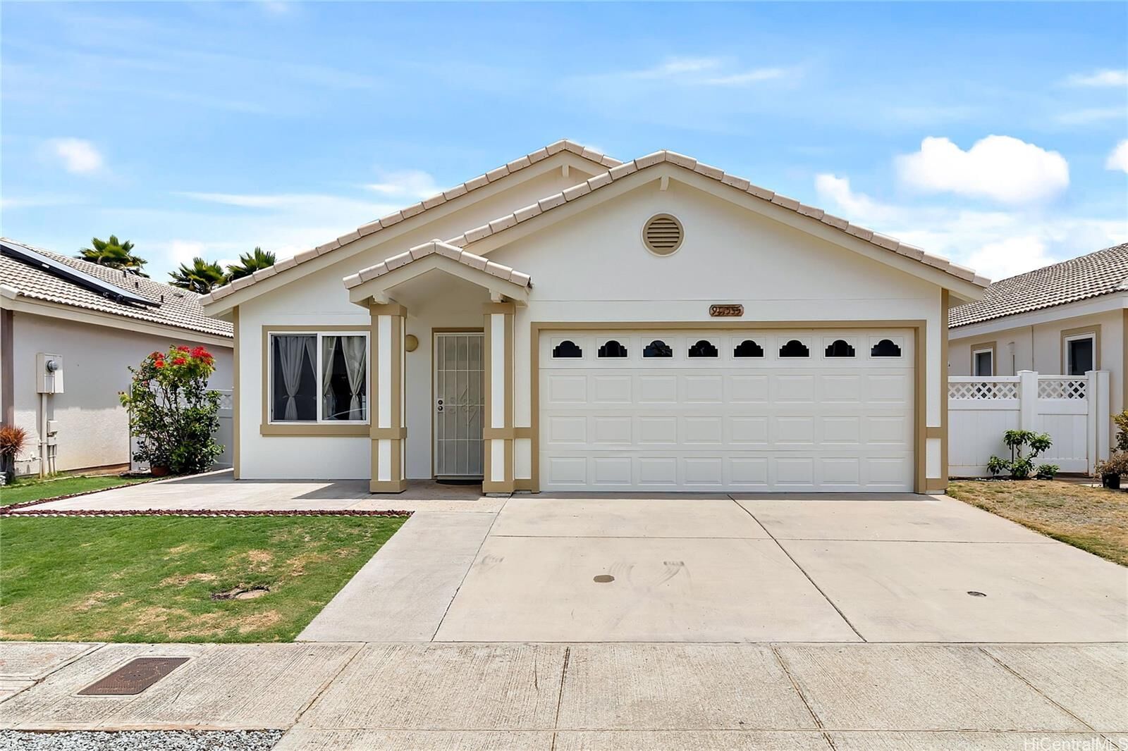 Property Photo: 91-1555 Kuhiawaho Place HI 96706