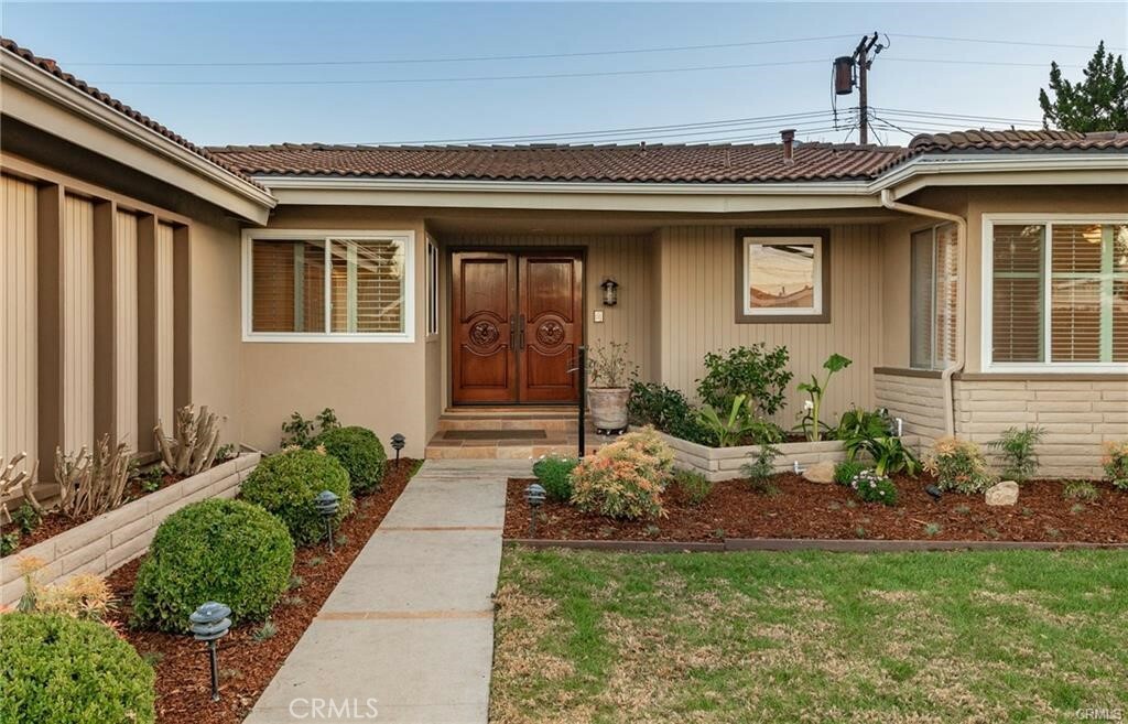 Property Photo:  23816 Bessemer Street  CA 91367 