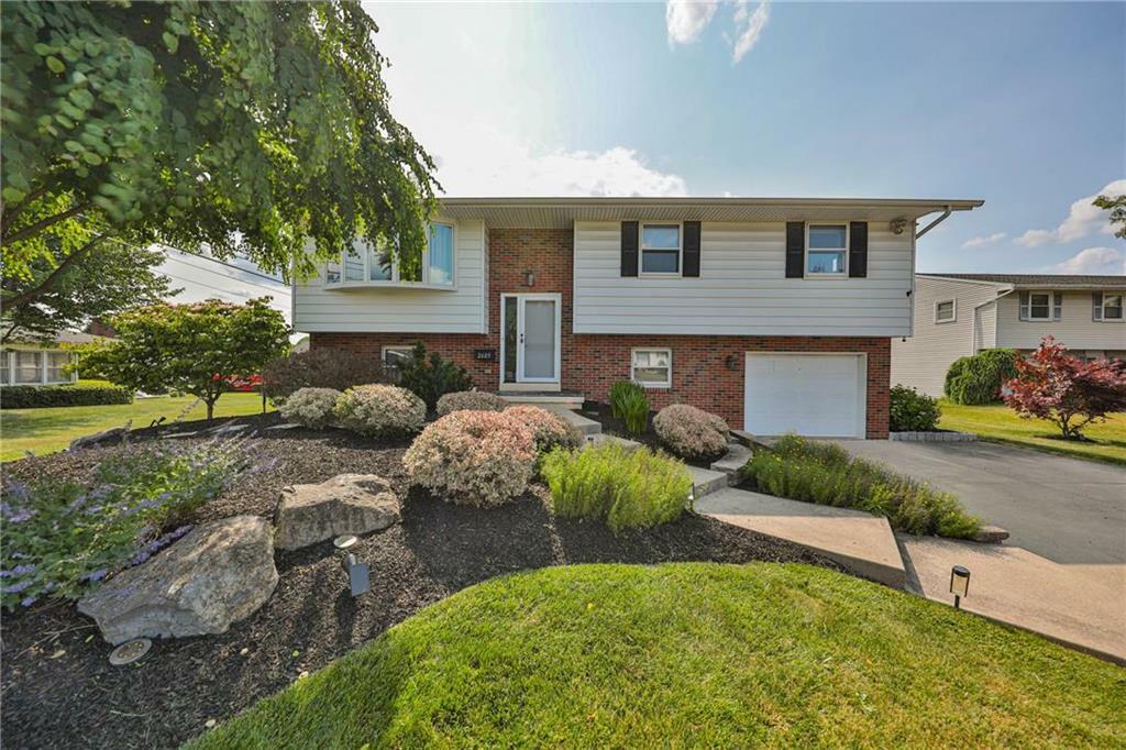 Property Photo:  2605 Oakside Circle  PA 18017 