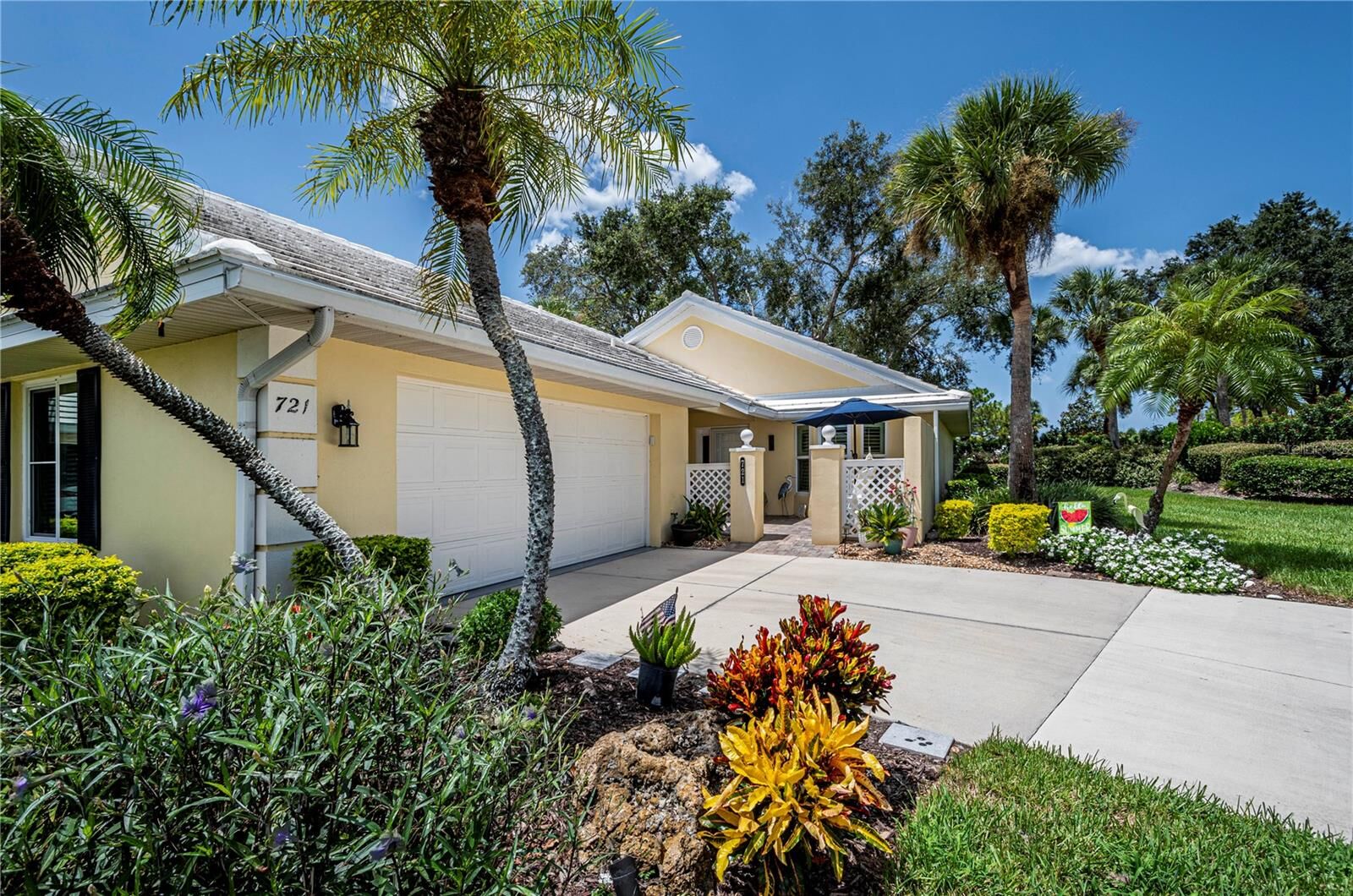 Property Photo:  721 Brightside Crescent Dr  FL 34293 