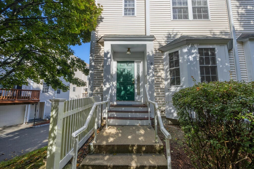 Property Photo:  555 Main St 18  MA 01801 