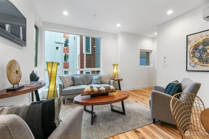 Property Photo:  1825 D 14th Avenue  WA 98122 