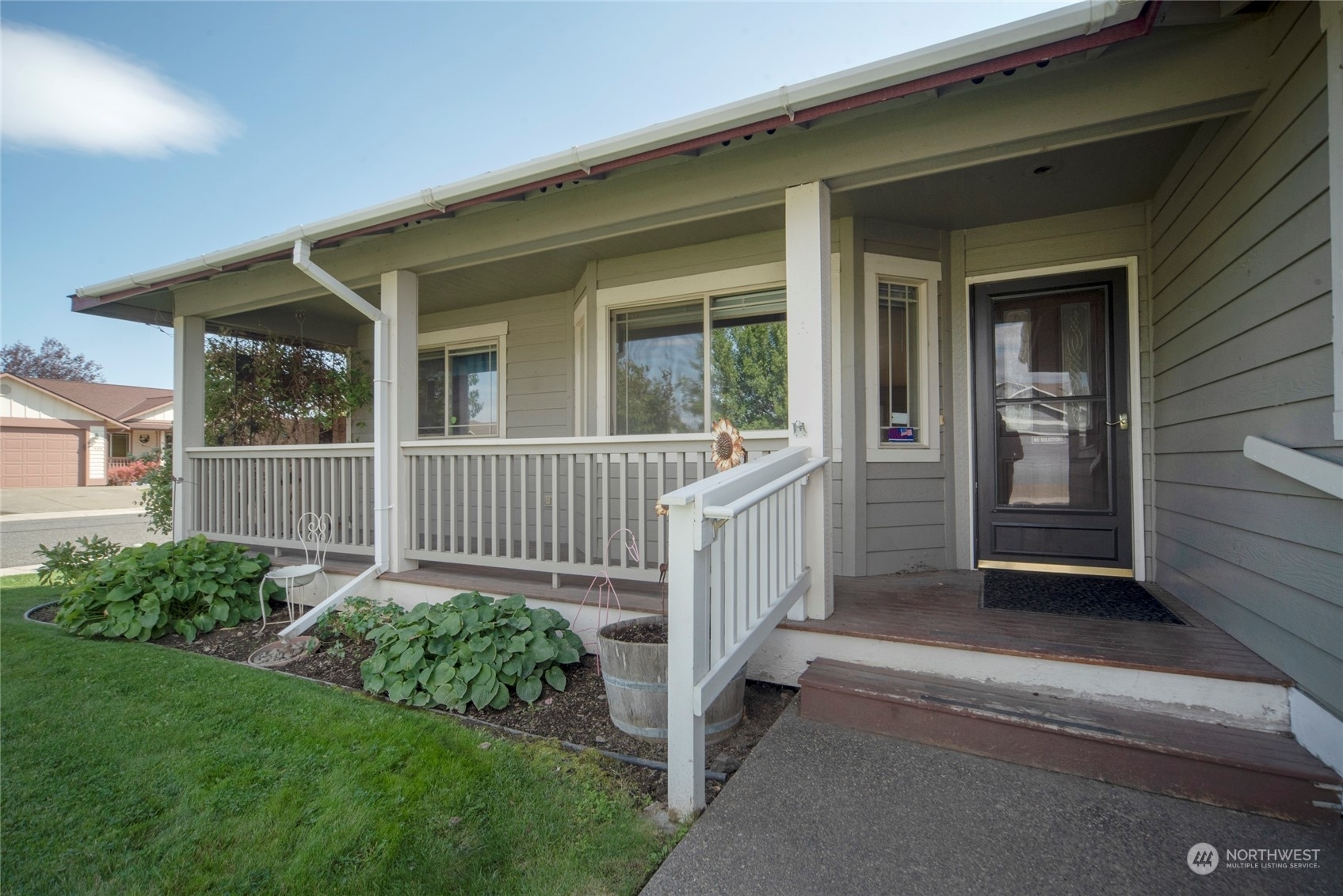 Property Photo:  606 W Ravenswood Lane  WA 98926 