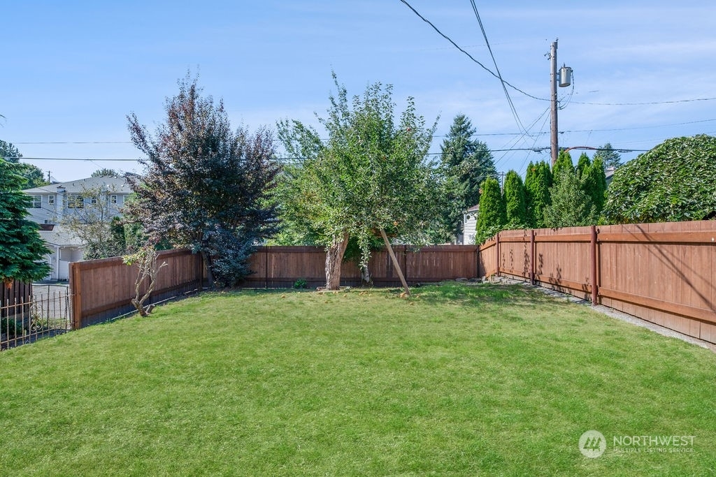 Property Photo:  3506 Rockefeller Avenue A  WA 98201 