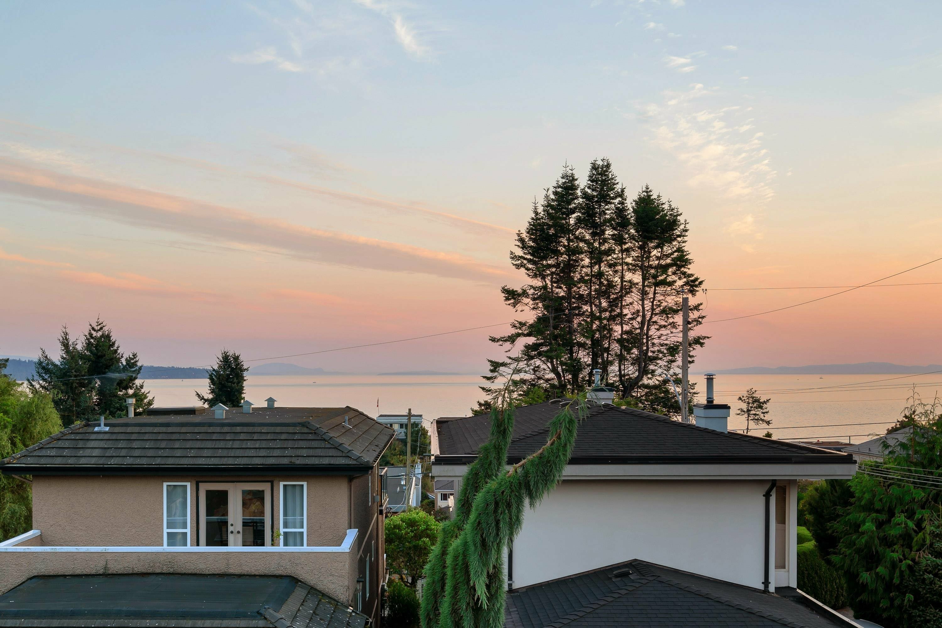 Property Photo: 932 Ash Street BC V4B4K1