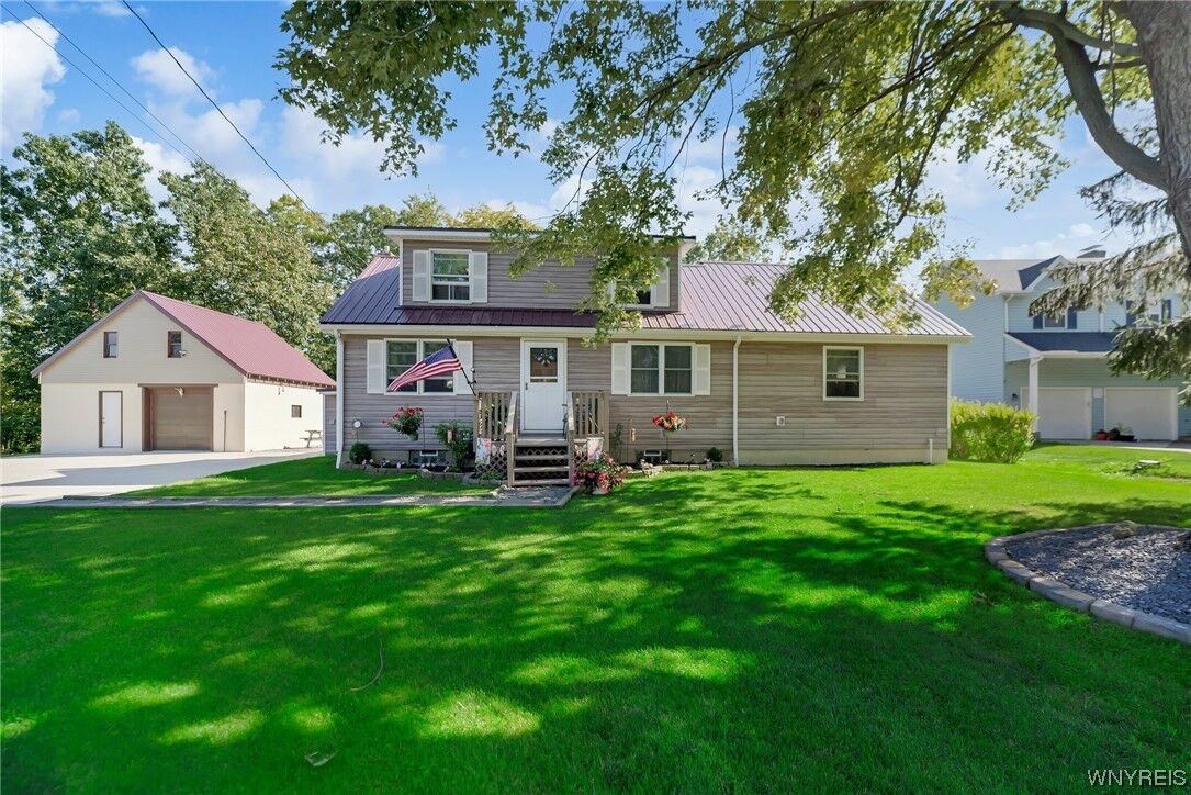 Property Photo:  3053 Old Lakeview Road  NY 14075 