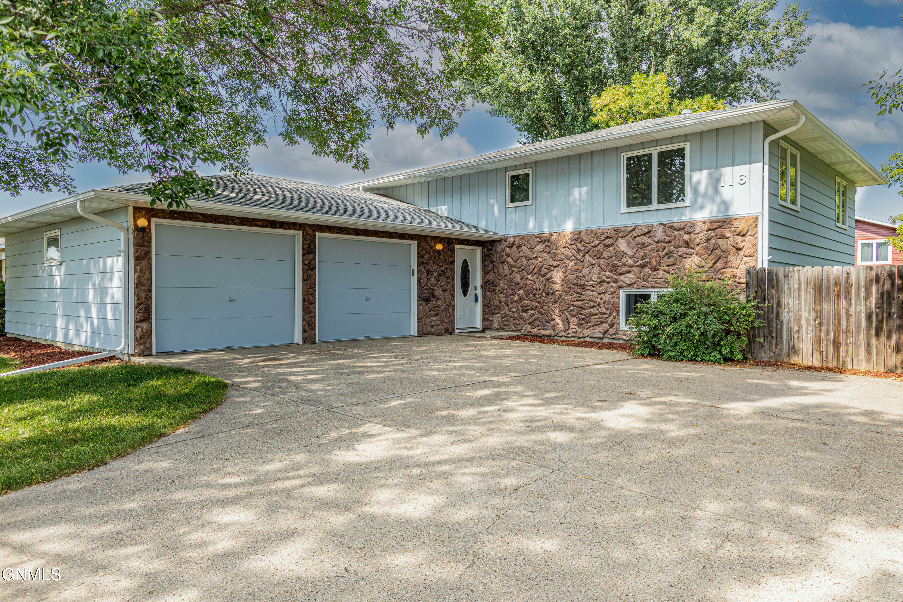 Property Photo:  116 Wachter Avenue  ND 58504 