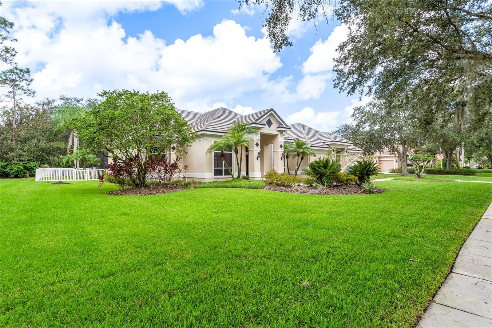 Property Photo: 8902 Magnolia Chase Circle FL 33647