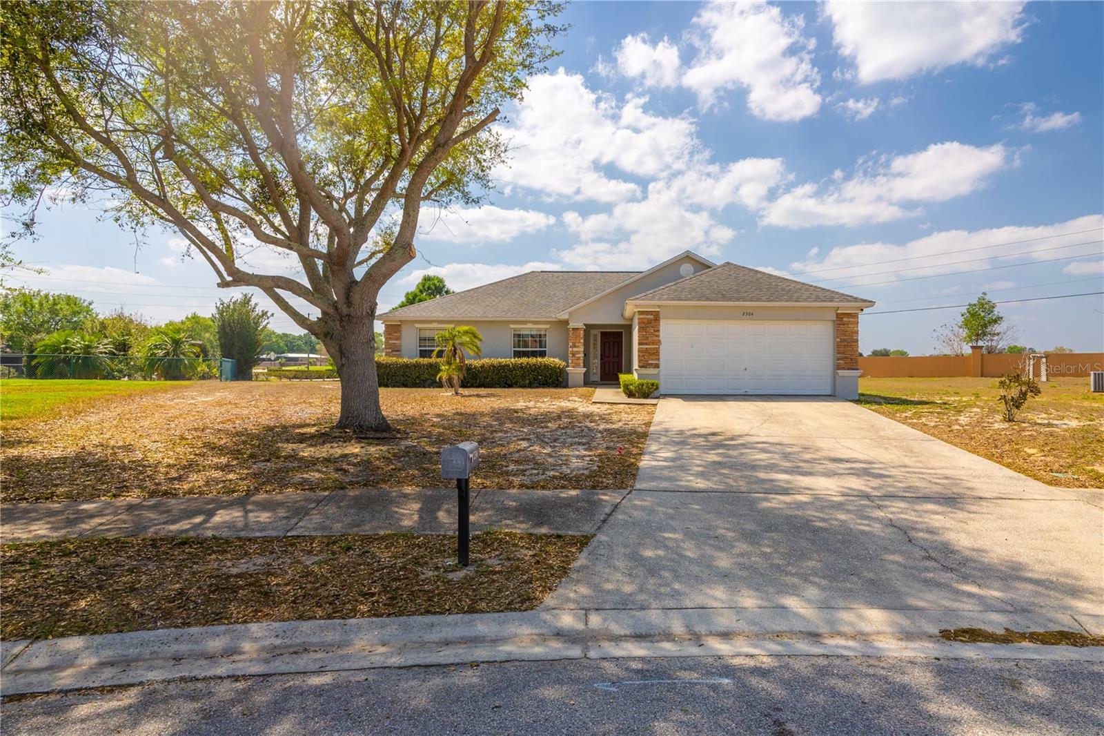 Property Photo:  2304 Sunset Pointe Drive  FL 33898 