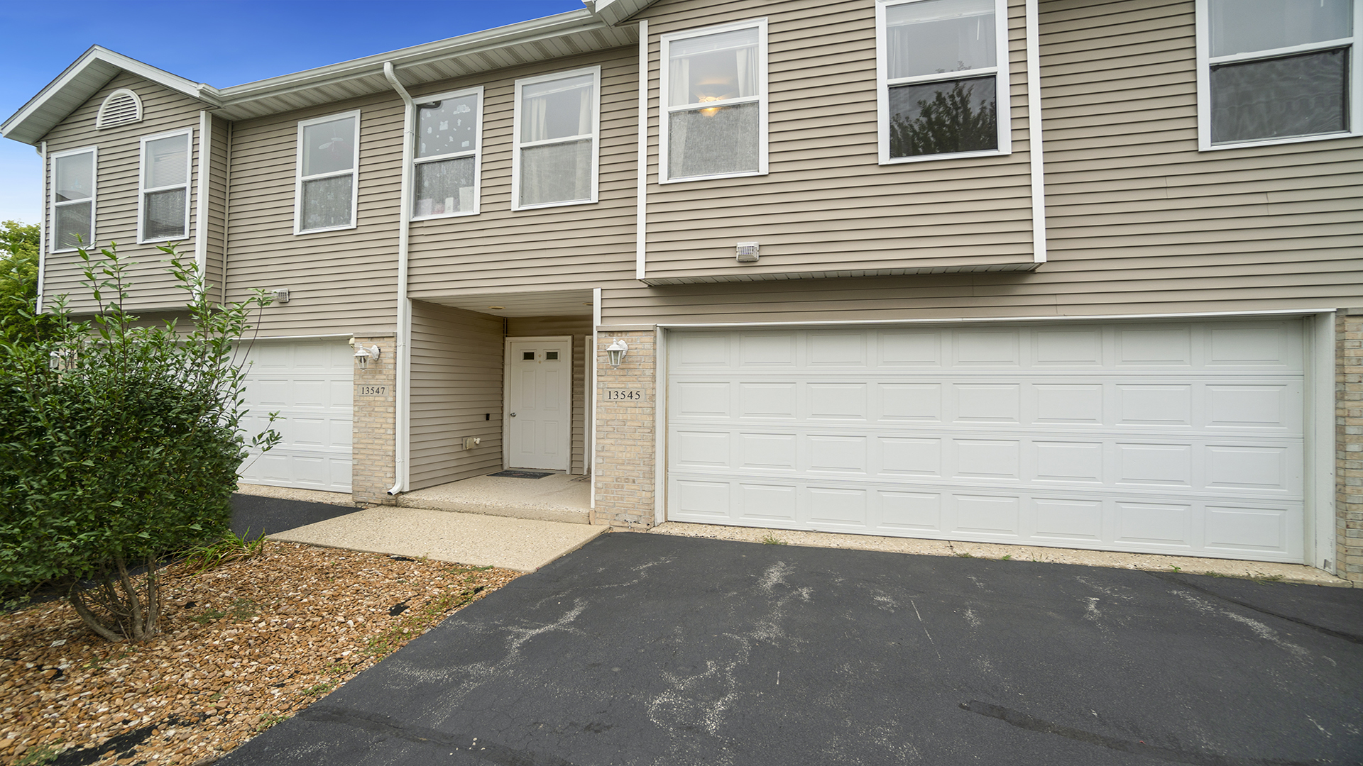 Property Photo: 13545 Harvest Way 20-7 IL 61065