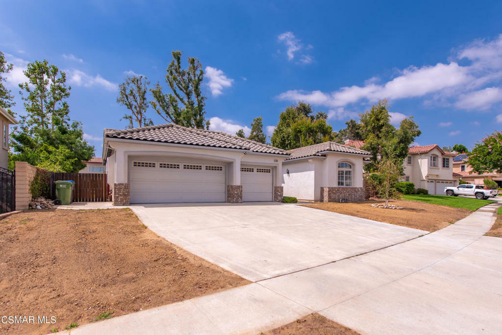 Property Photo:  2809 Cimmaron Avenue  CA 93065 