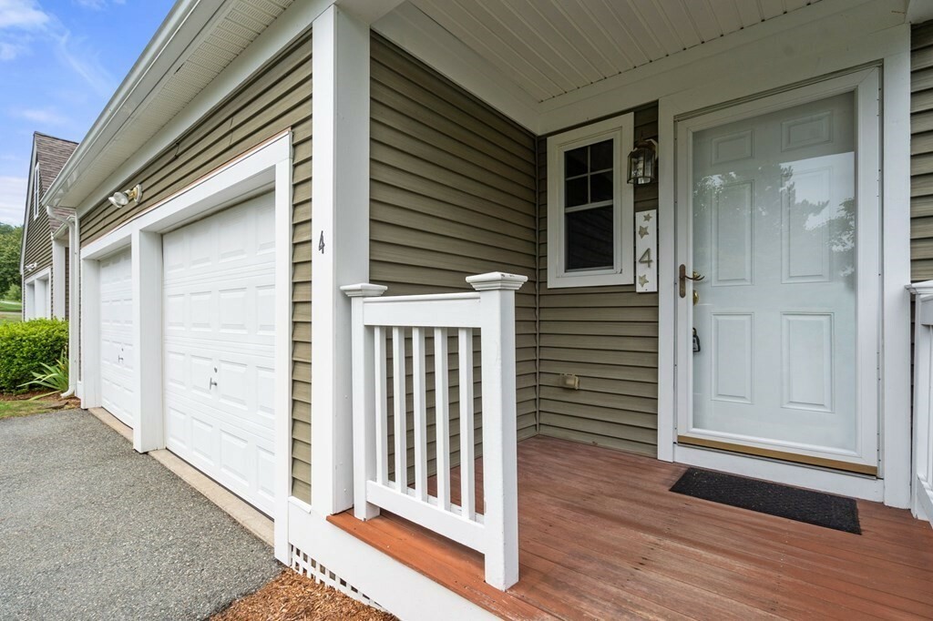 Property Photo: 4 Washington Court 4 MA 01569