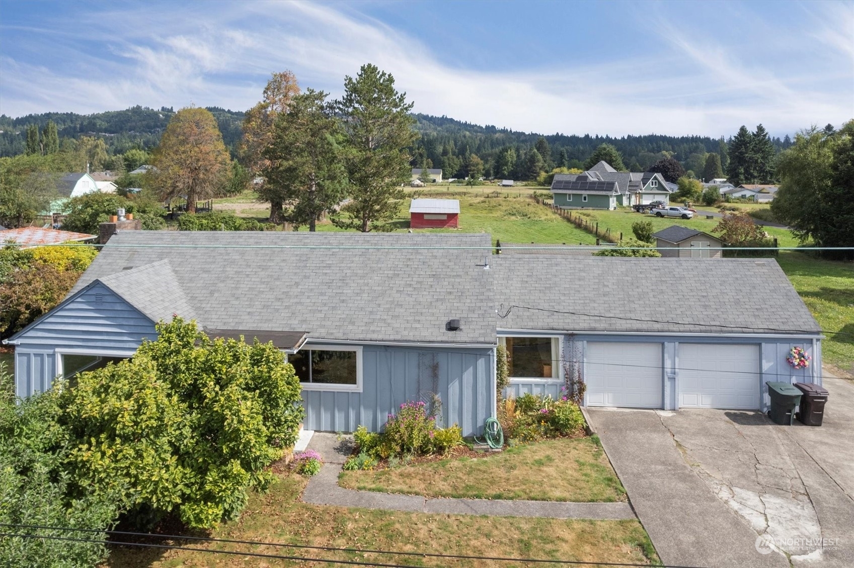 Property Photo: 3506 Oak Street WA 98632