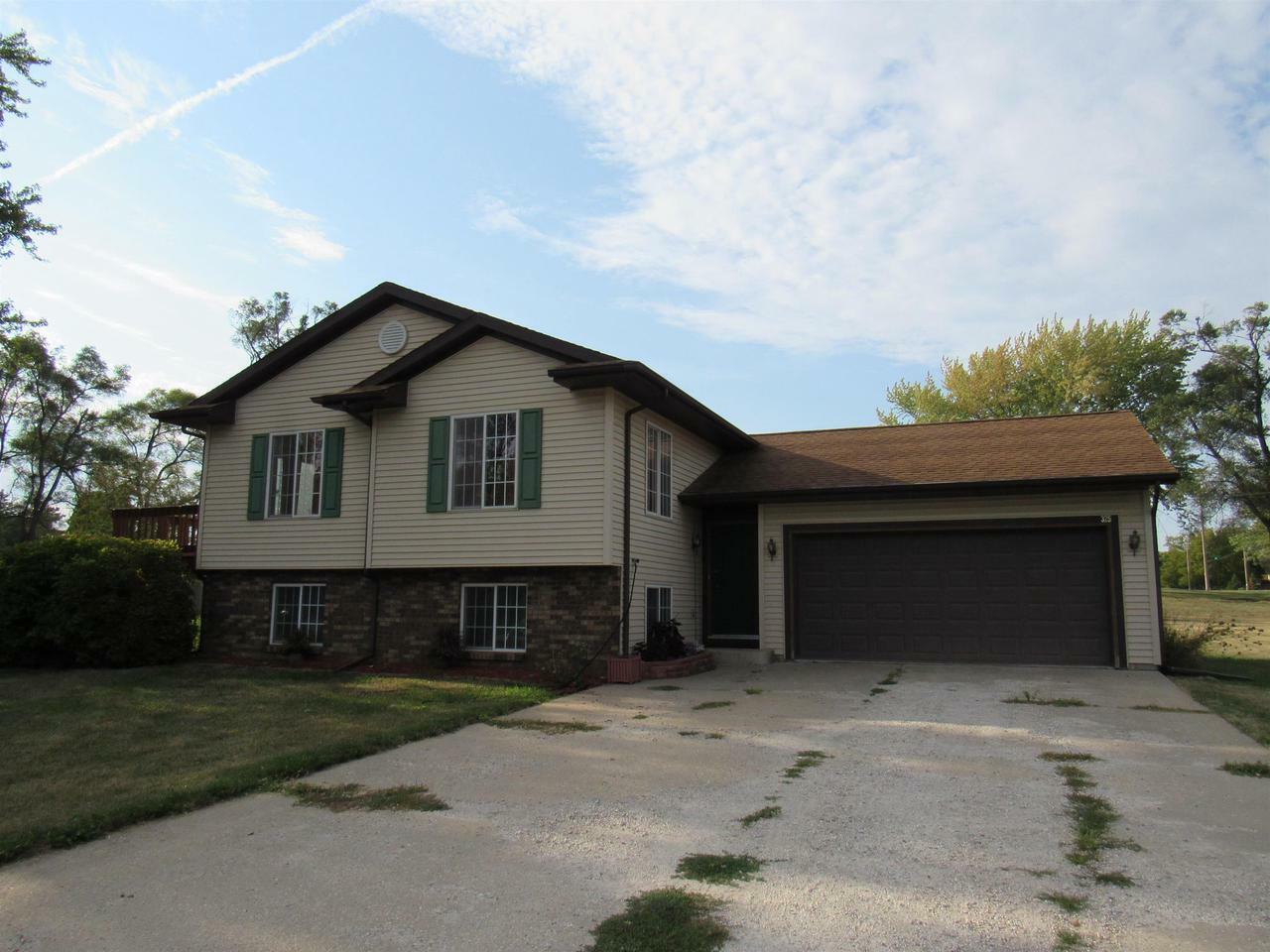 Property Photo:  325 West Rice Drive  WI 53511 