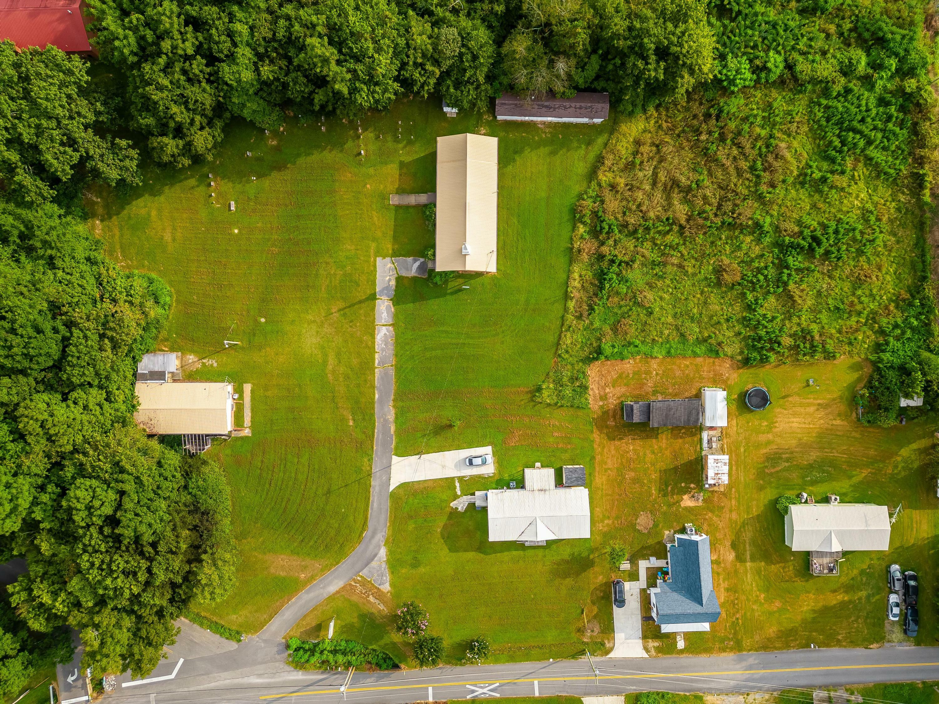 Property Photo: 1135 NE Tasso Ln TN 37312