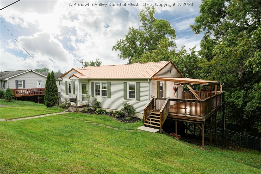 Property Photo: 943 Sutherland Drive WV 25177