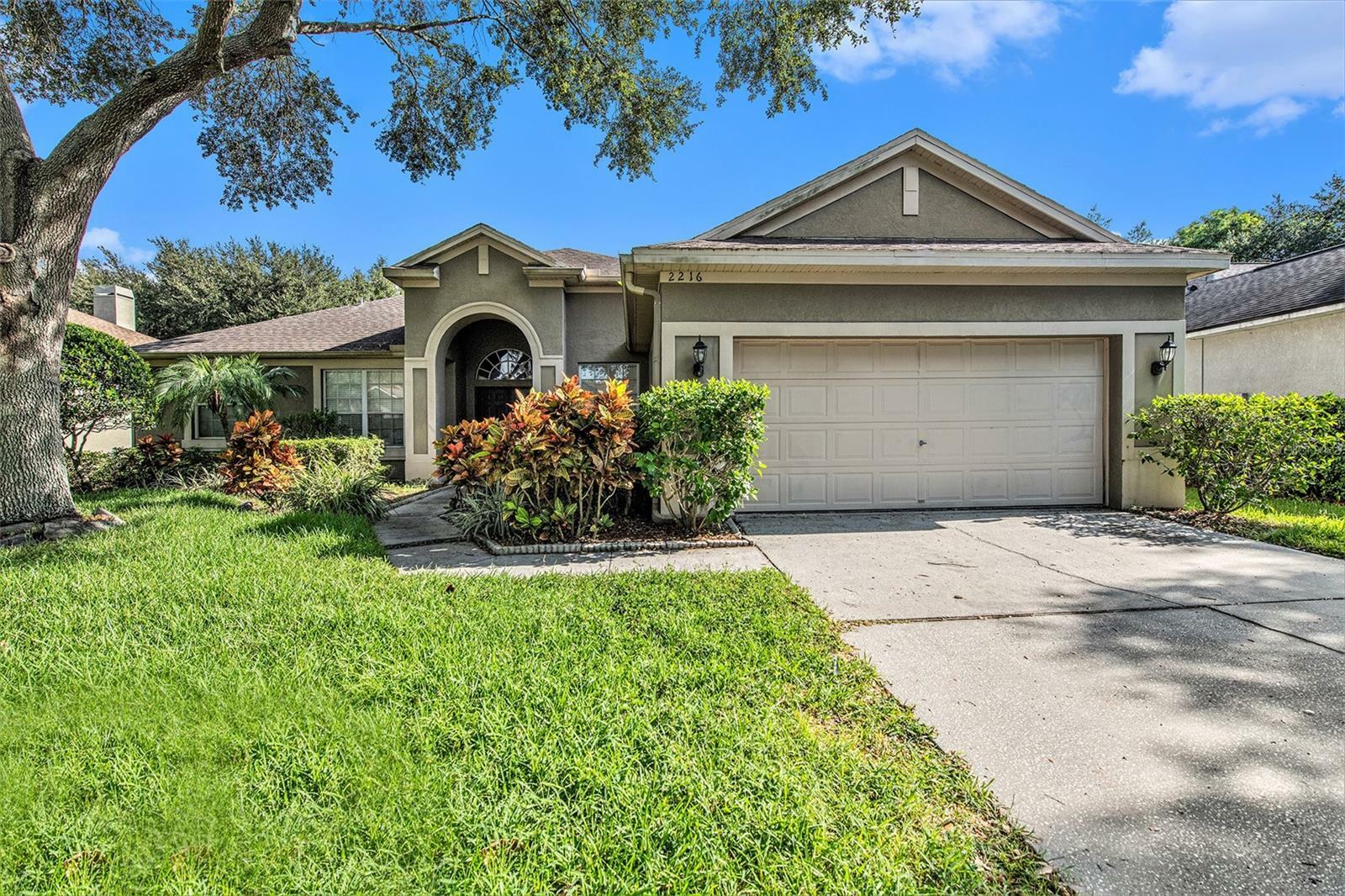 Property Photo: 2216 Longmore Circle FL 33596