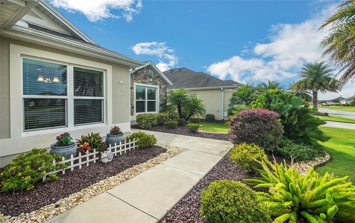 Property Photo:  949 Vaughn Way  FL 32163 