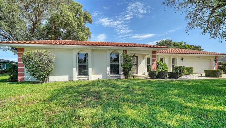 Property Photo:  7906 Cypress Lake Drive  FL 34243 