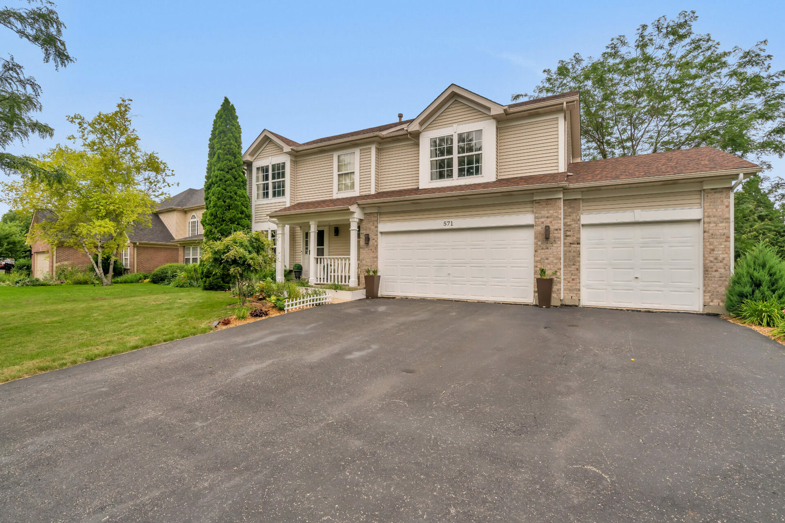 Property Photo: 571 Waterford Drive IL 60543