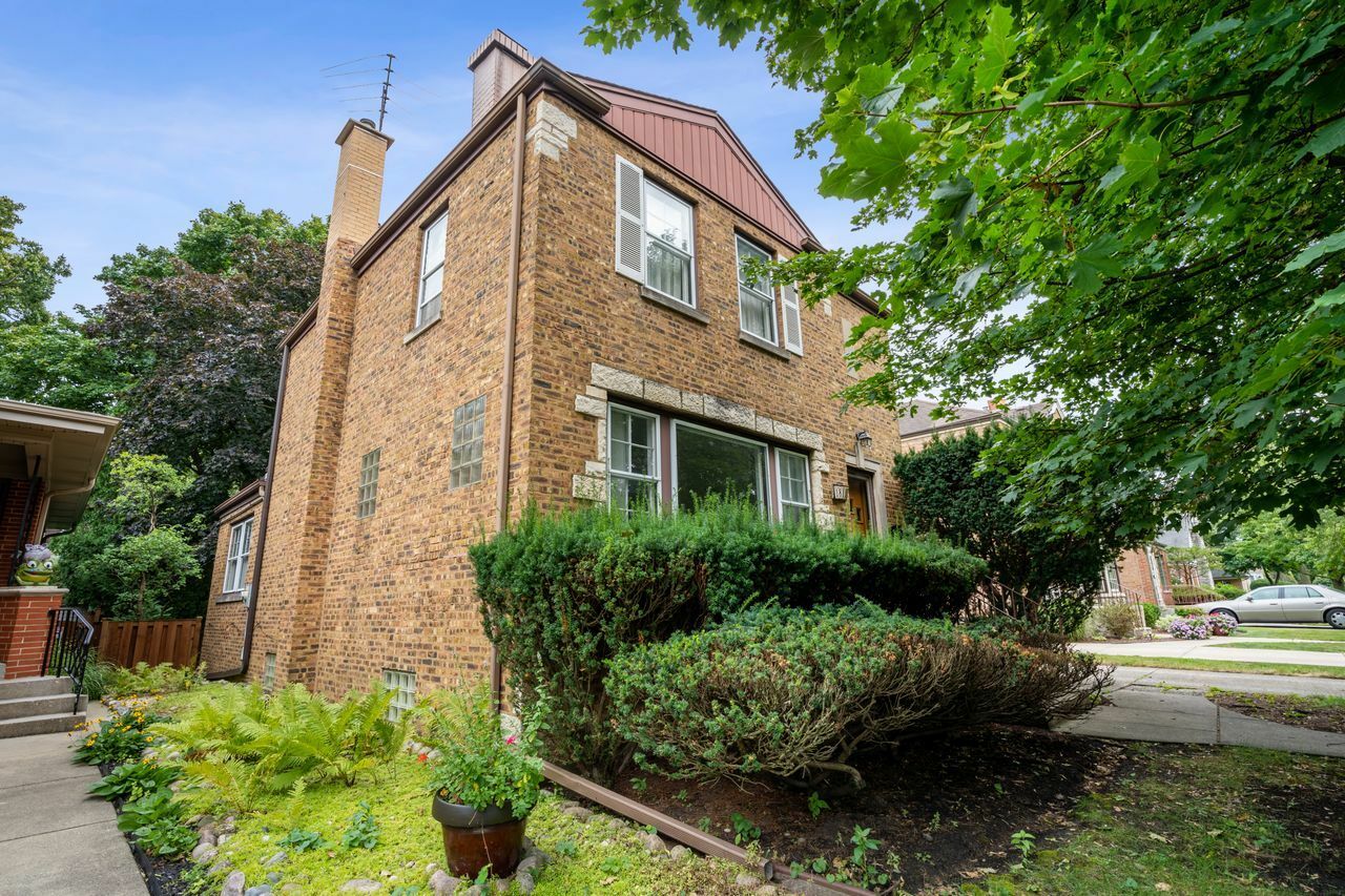 Property Photo: 1813 N 78th Court IL 60707