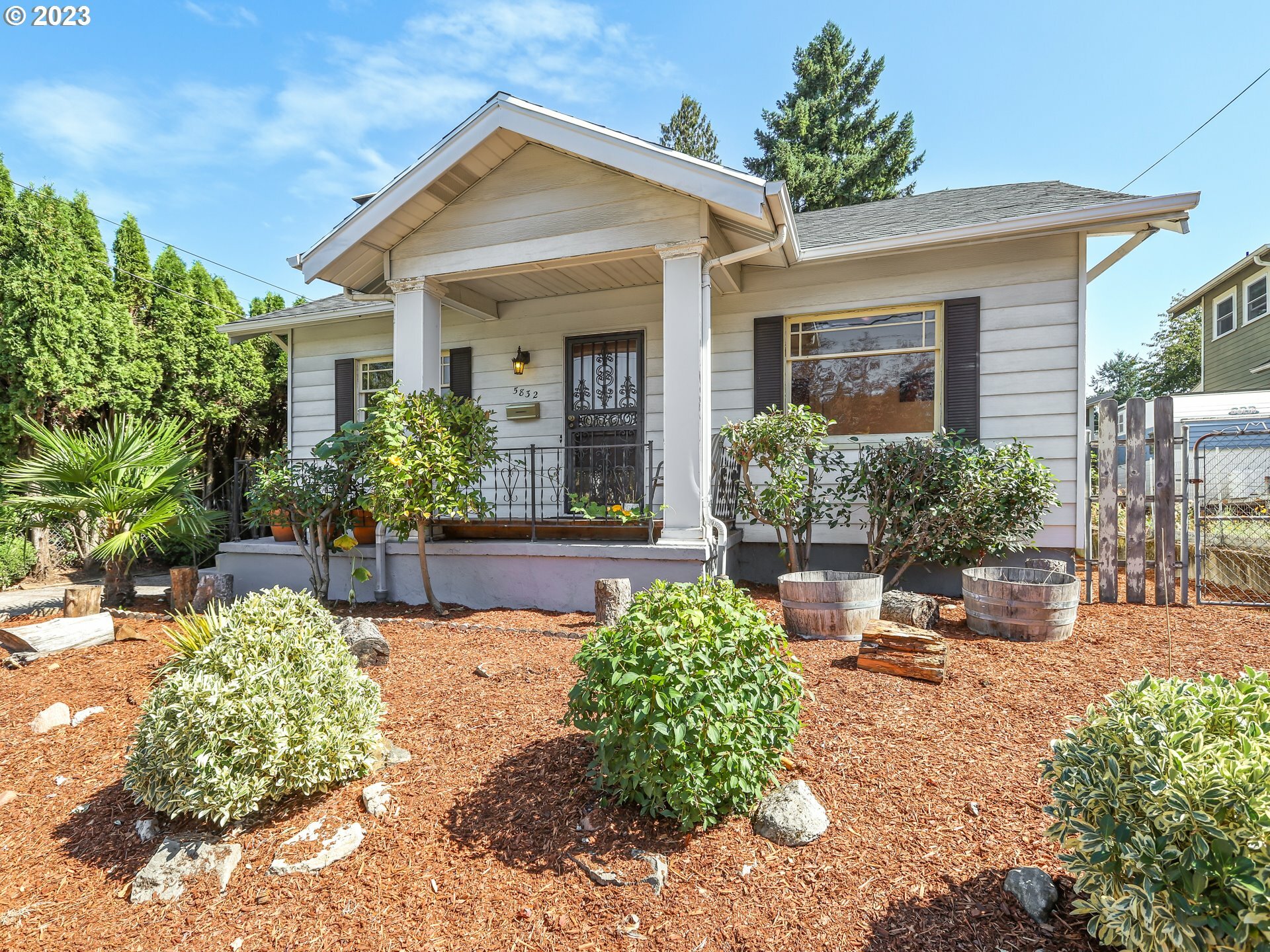 Property Photo: 5832 NE 12th Ave OR 97211