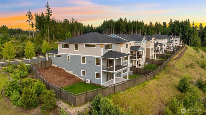 Property Photo:  33353  Walnut Avenue SE  WA 98010 