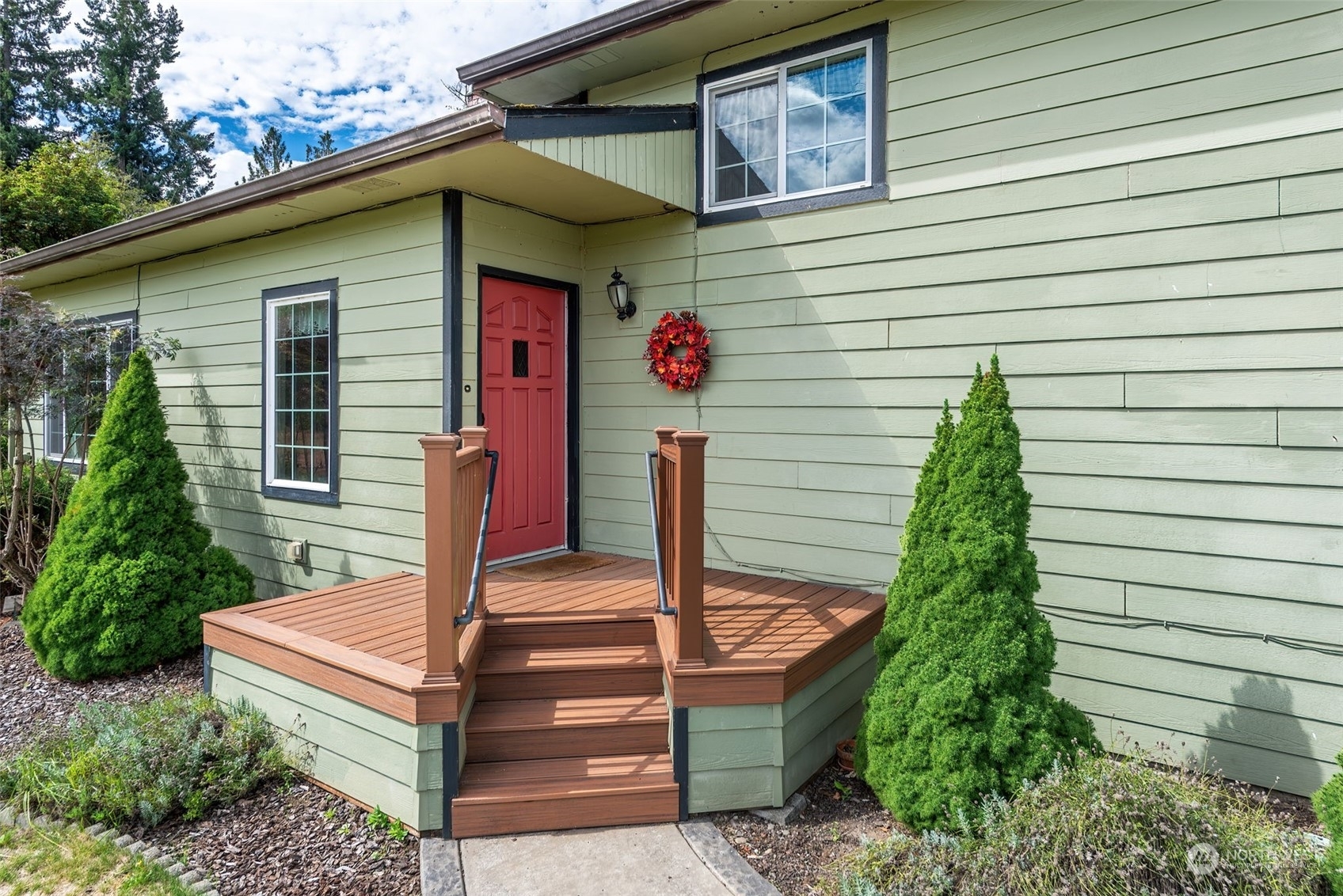 Property Photo:  451 N 2nd Street  WA 98596 