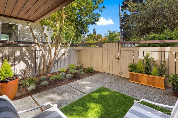 Property Photo:  2011 42nd Avenue E 5  WA 98112 