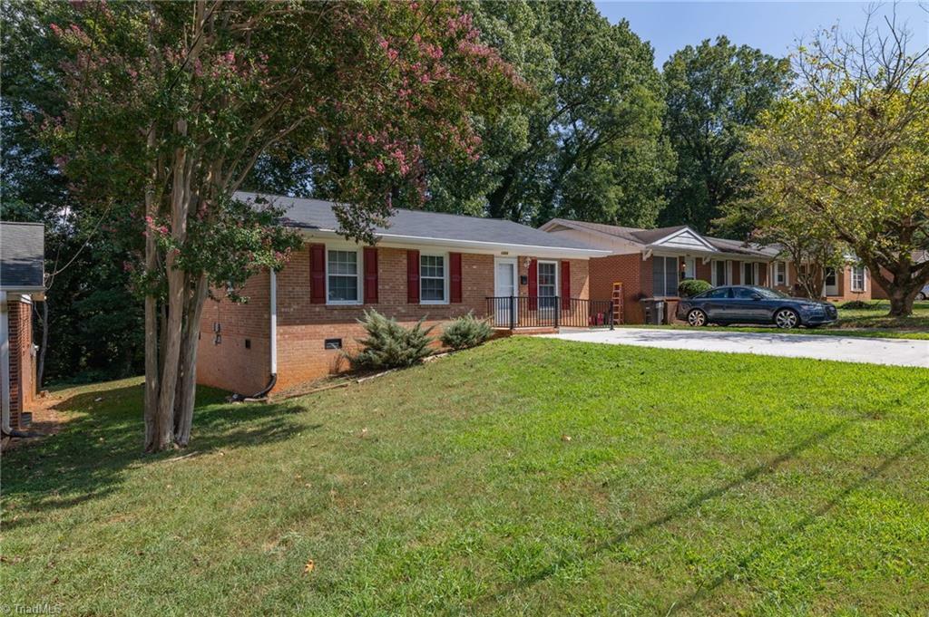 Property Photo: 1309 Tredwell Drive NC 27103