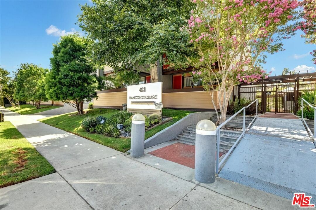 421  S Van Ness Ave 23  Los Angeles CA 90020 photo