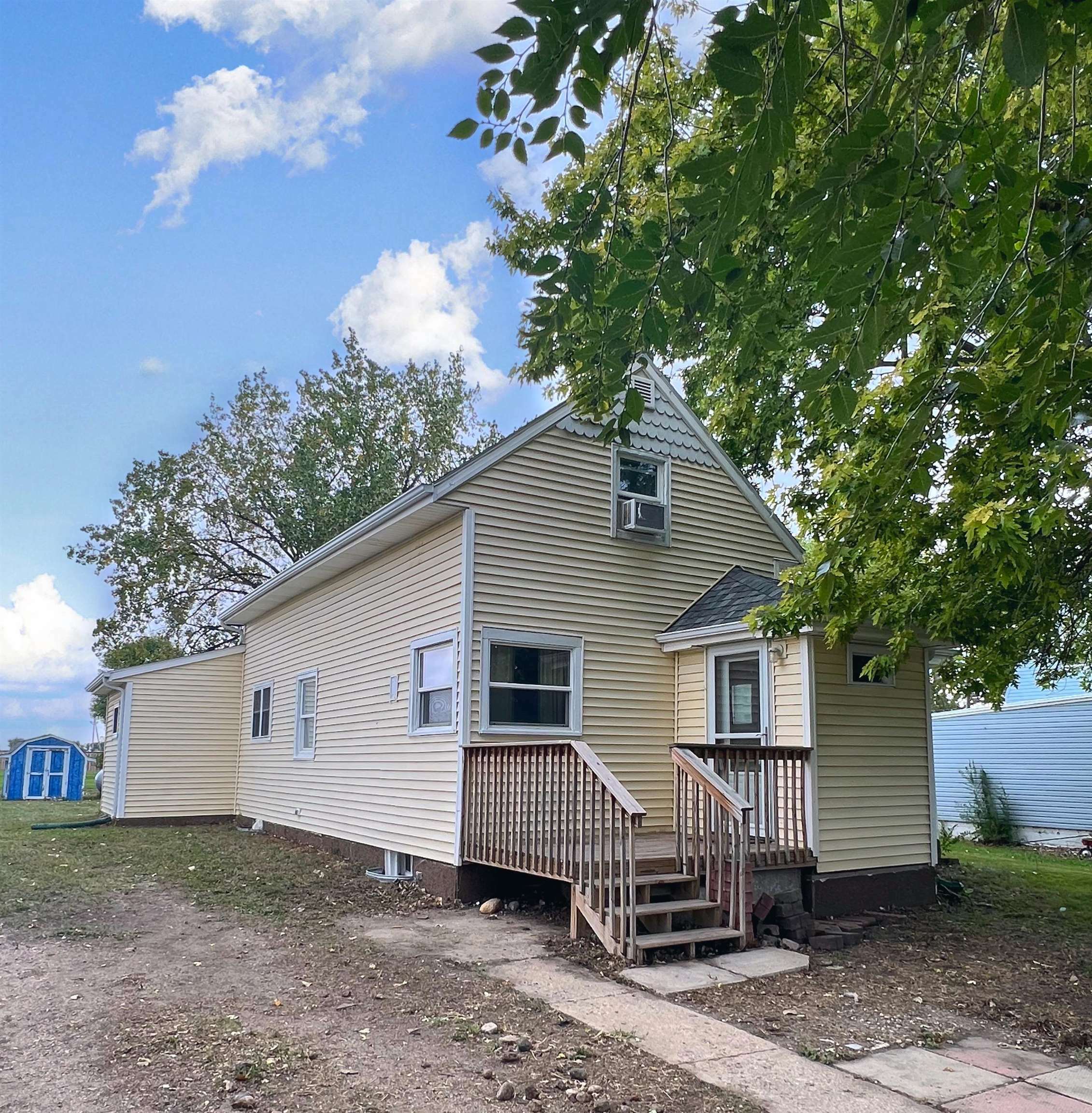 Property Photo:  207 1st Ave N  ND 58740 